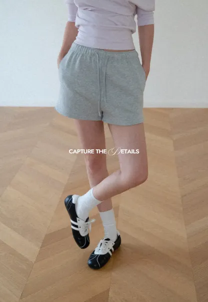 Drawstring Waist Cropped Sweatshorts