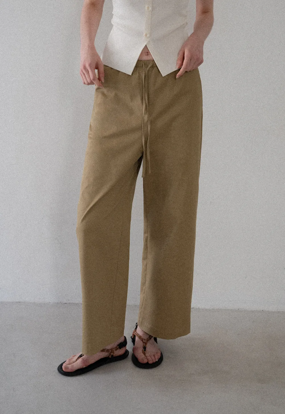 Pantalon décontracté à taille haute et jambes larges avec cordon de serrage