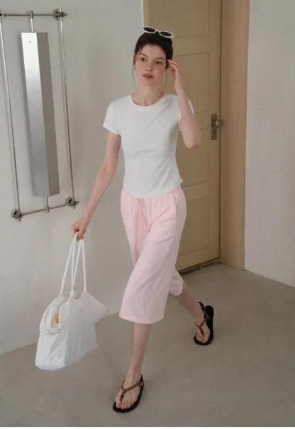 Pantalon décontracté court à jambes larges et taille élastiquée avec cordon de serrage
