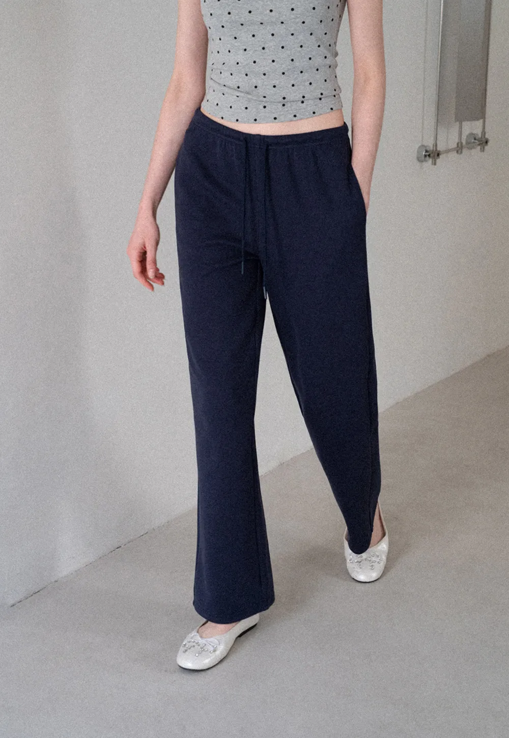 Freizeithose mit hohem Bund und Kordelzug, ausgestelltem Bein