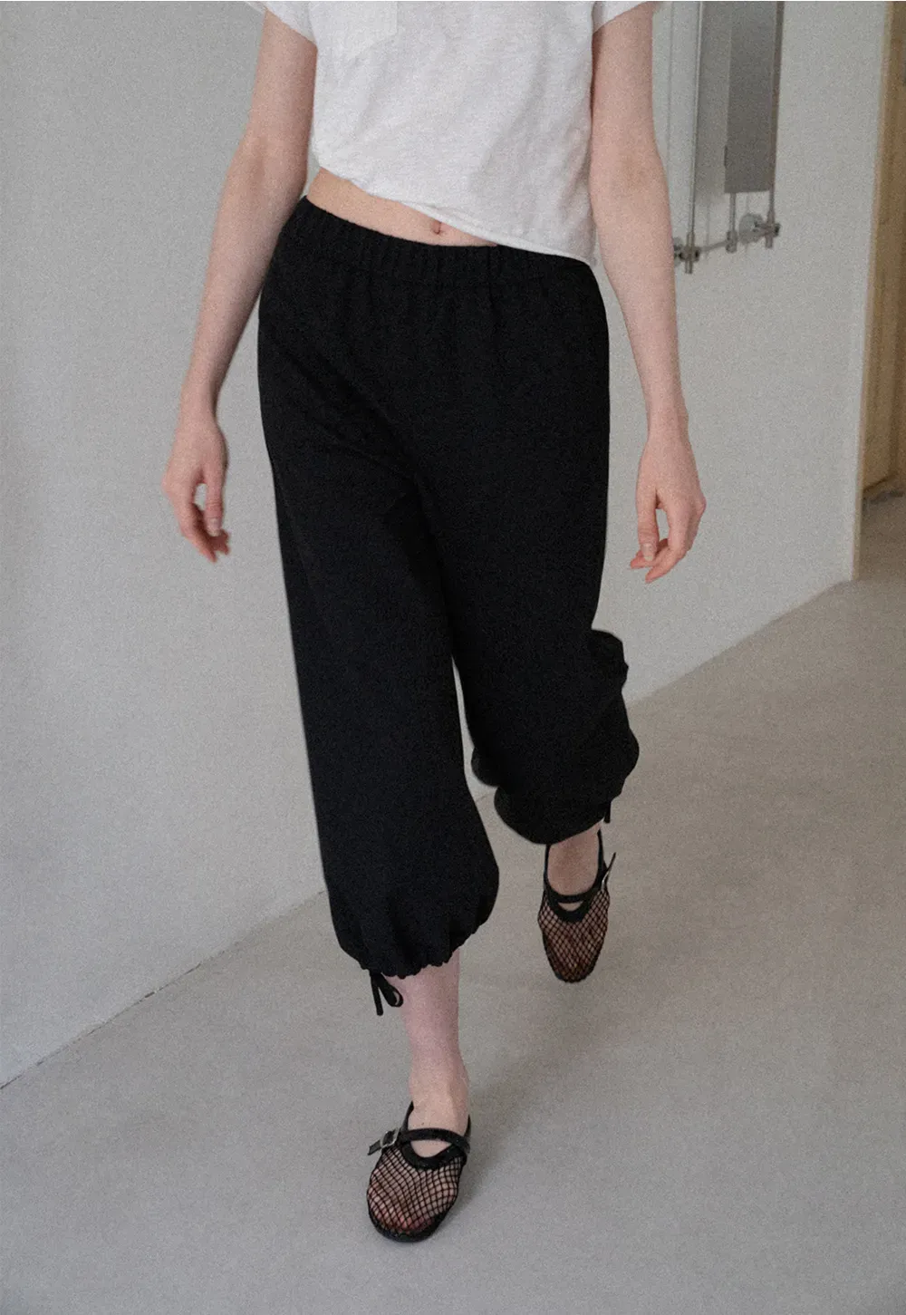 Lässige, lässige Hose mit kurzem, weitem Bein und Kordelzugbund