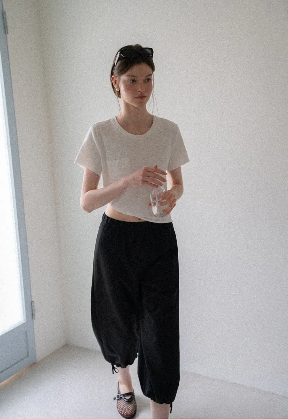 Lässige, lässige Hose mit kurzem, weitem Bein und Kordelzugbund