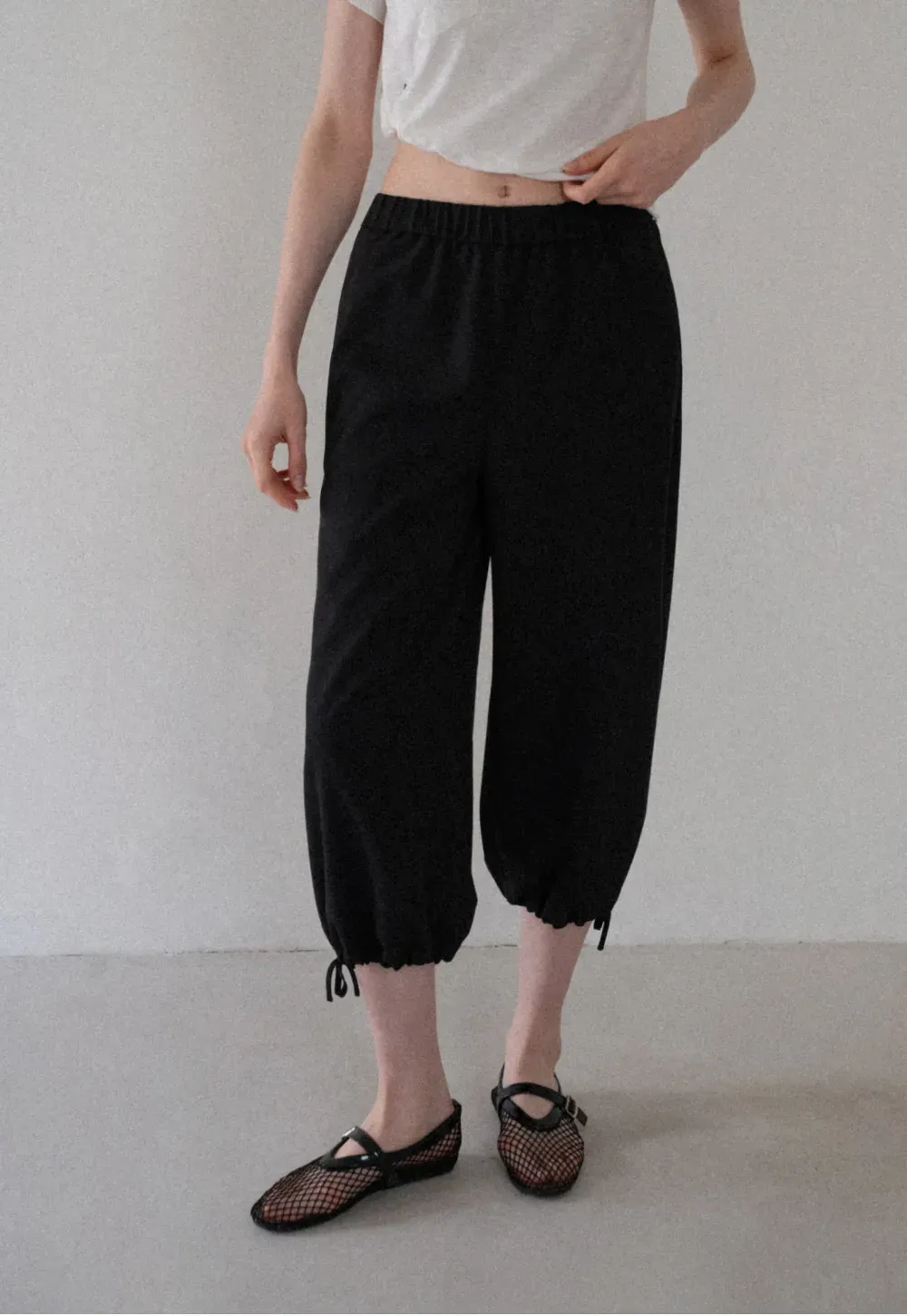 Lässige, lässige Hose mit kurzem, weitem Bein und Kordelzugbund