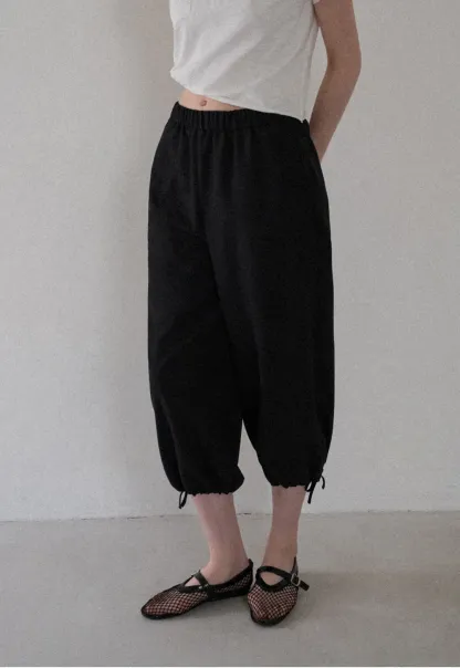 Lässige, lässige Hose mit kurzem, weitem Bein und Kordelzugbund