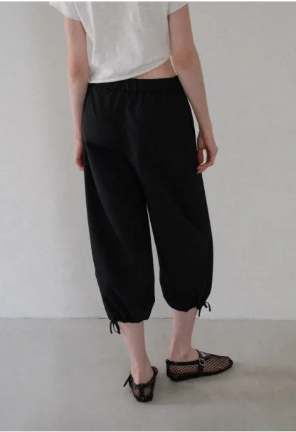 Lässige, lässige Hose mit kurzem, weitem Bein und Kordelzugbund