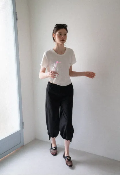 Lässige, lässige Hose mit kurzem, weitem Bein und Kordelzugbund