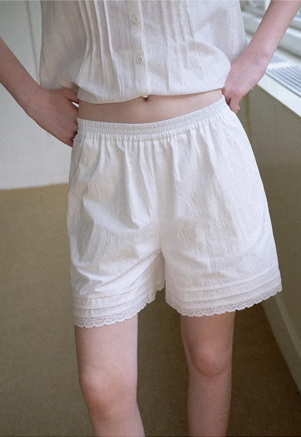 Lace Trim Cropped Shorts