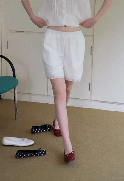 Lace Trim Cropped Shorts