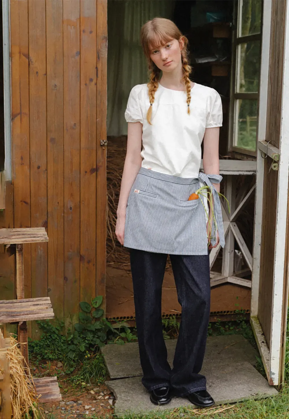 Striped Waist Apron with Front Pockets and Tie Closure