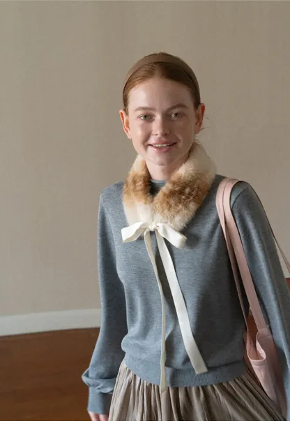Fur Trimmed Pleated Knit Shawl