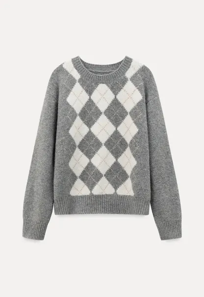 Classic diamond pattern wool knit sweater for casual wear