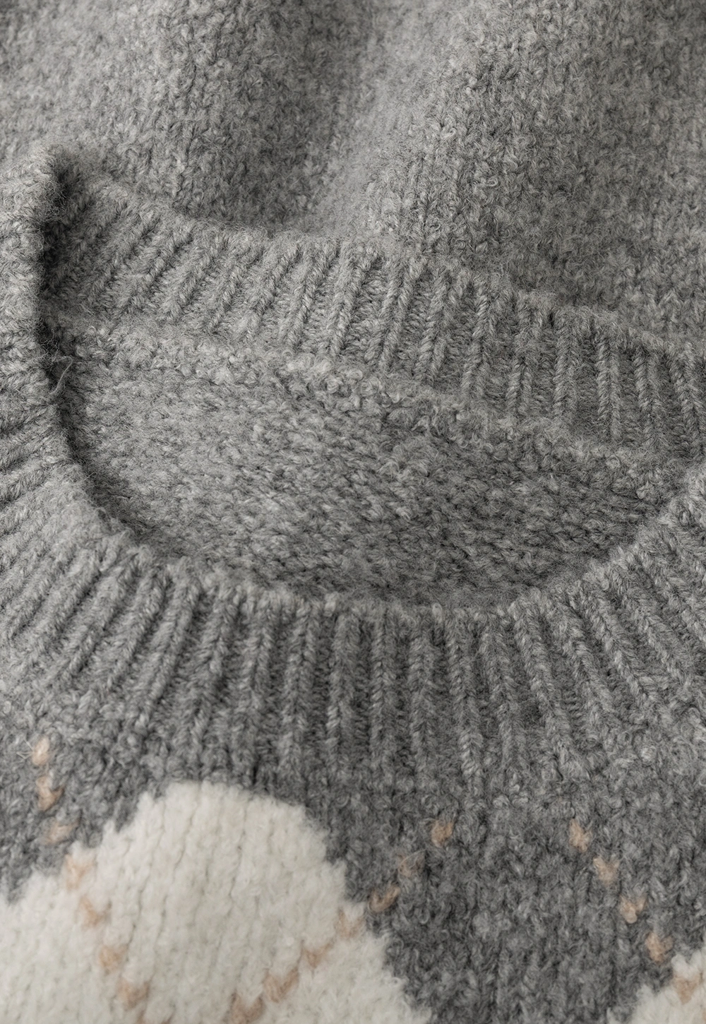 Classic diamond pattern wool knit sweater for casual wear