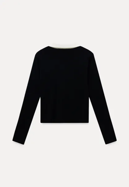 Elegant V-Neck Knit Top with Contrast Lapel Collar
