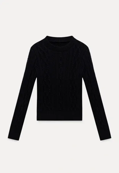 Classic Round Neck Cable Knit Slim Sweater