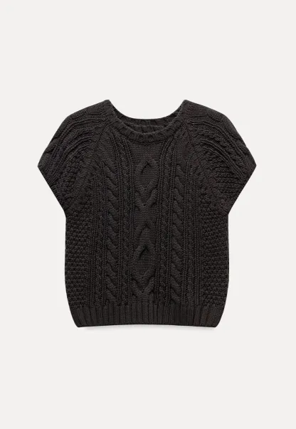 Cable Knit Sleeveless Sweater