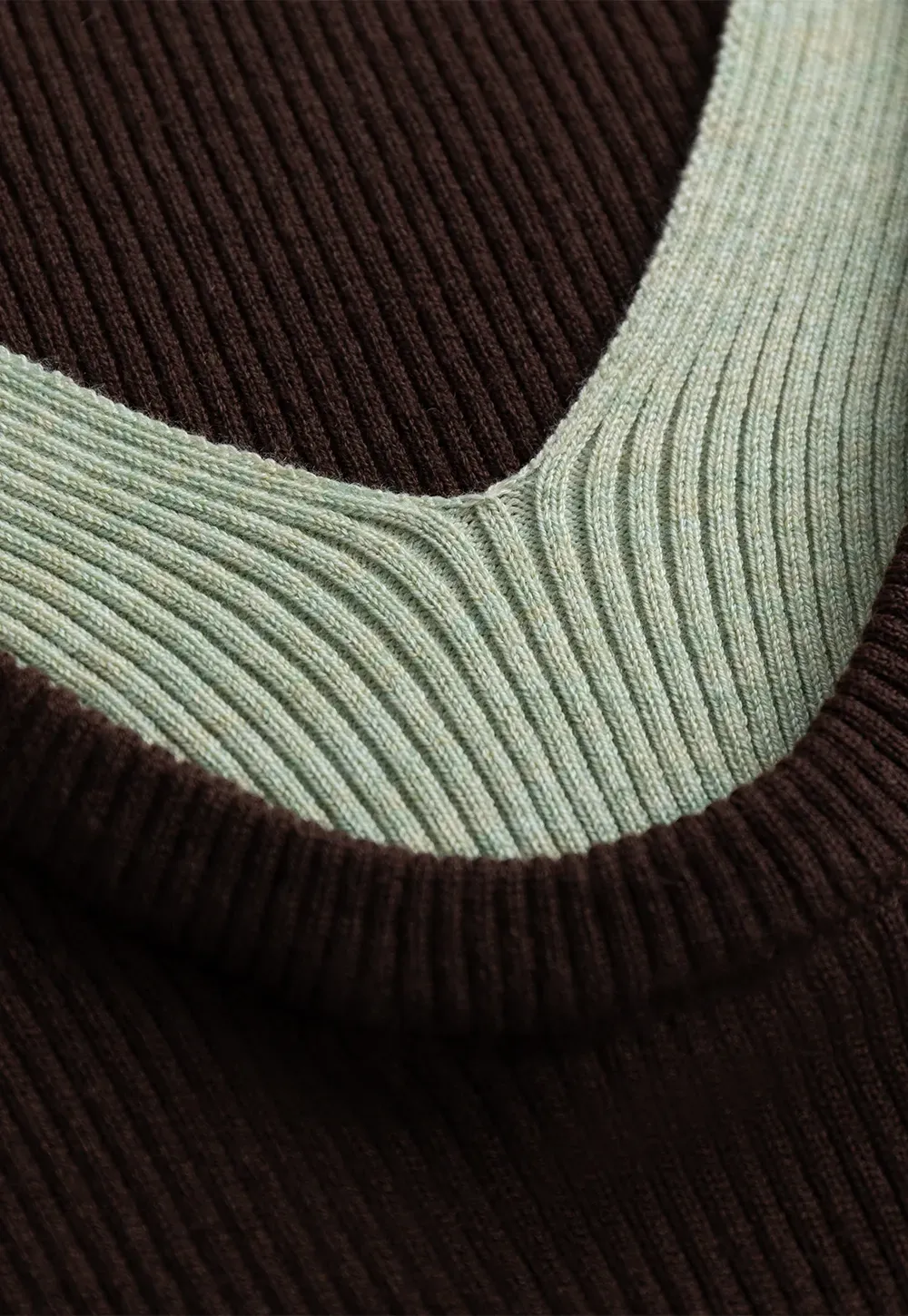 Contrast Trim V Neck Knit Top