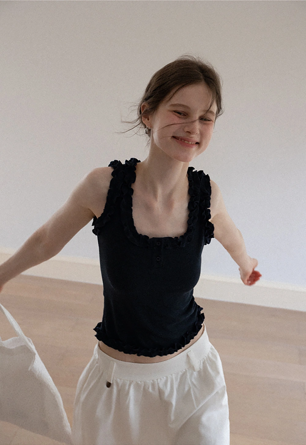 Women's Sleeveless Collared Button Down Knit Top