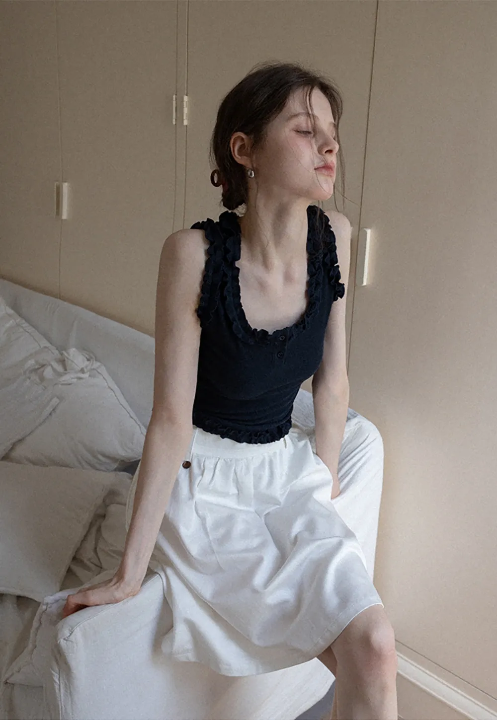 Women's Sleeveless Collared Button Down Knit Top