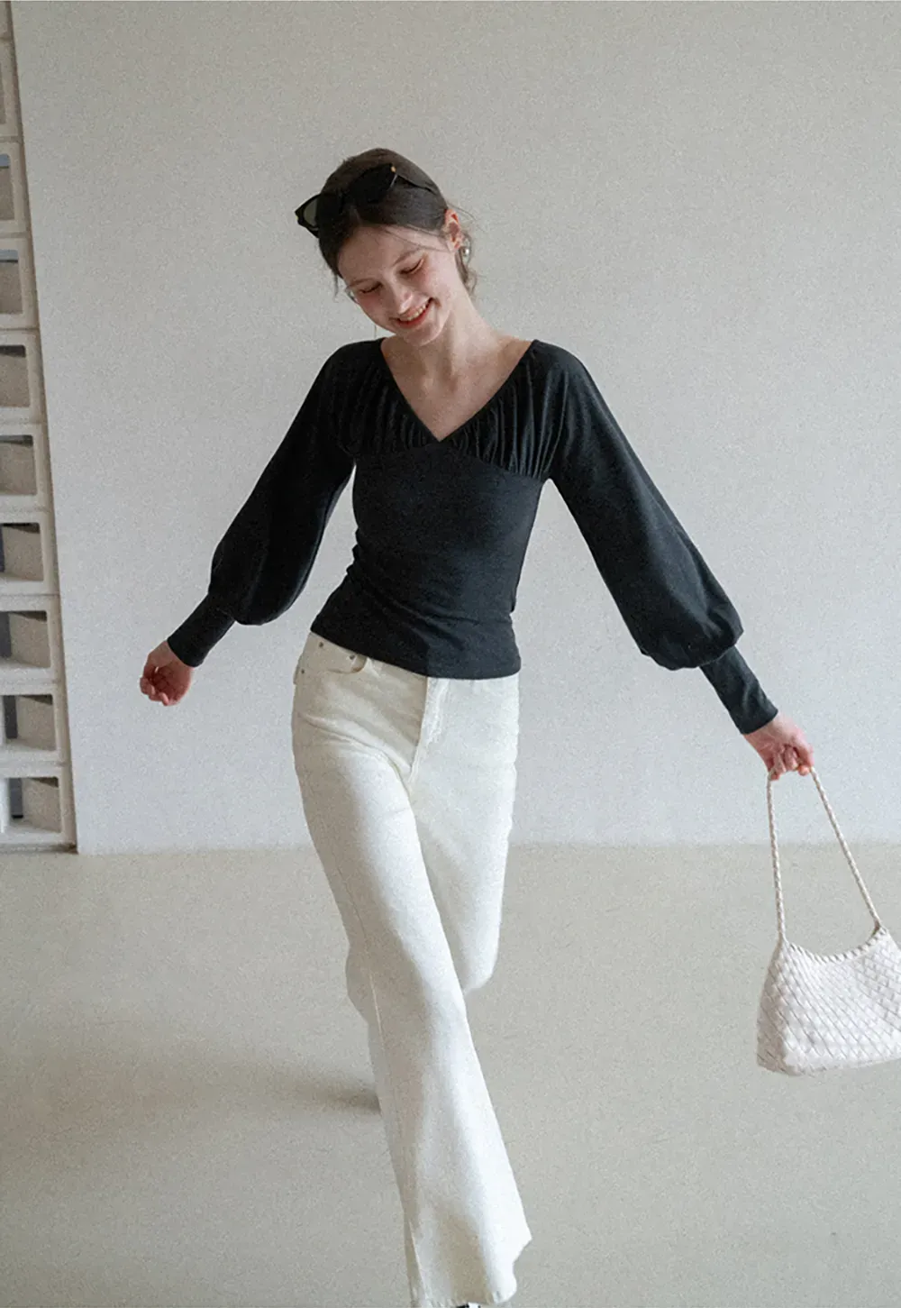 flared high waist jeans with back pocket design