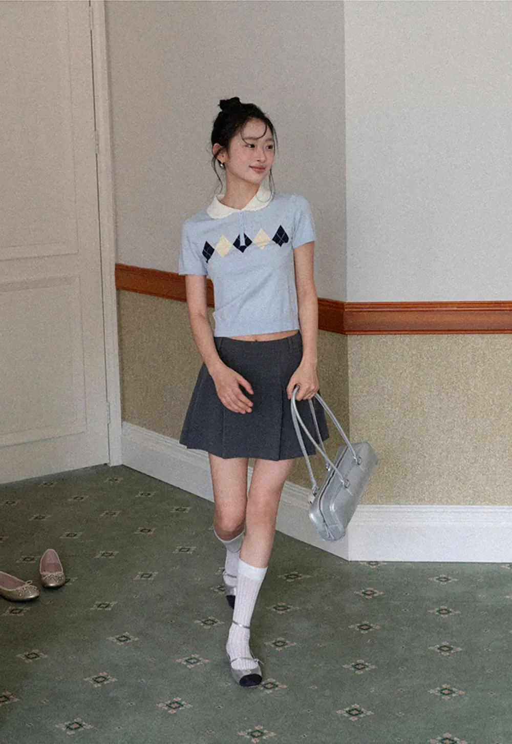 Knitted Short Sleeve Sweater with Collar and Diamond Pattern