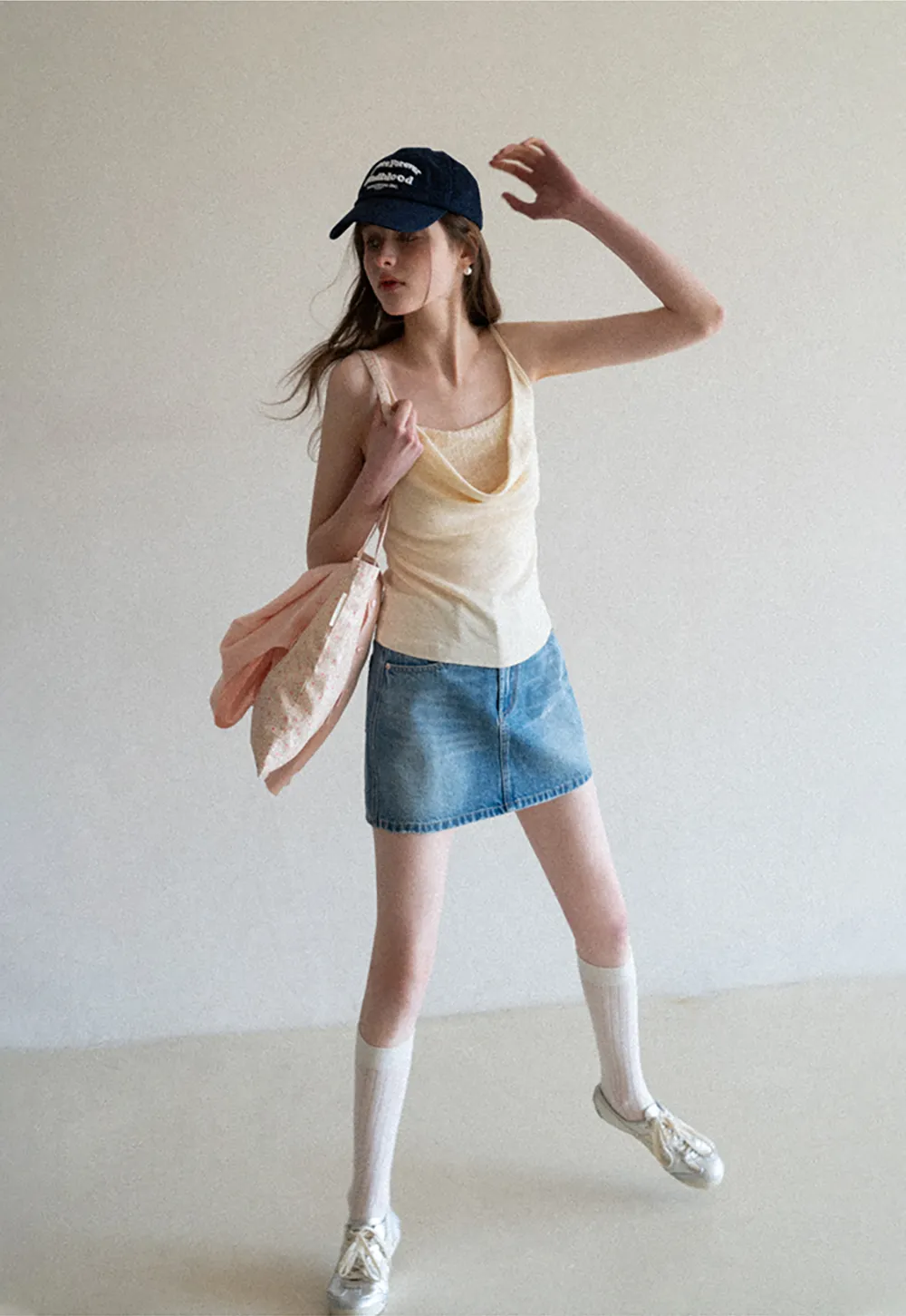 Denim mini skirt with frayed hem and front pockets
