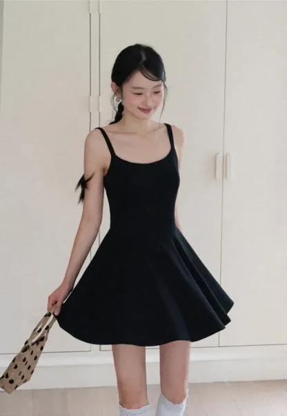 Sleeveless dress with thin straps and flared skirt