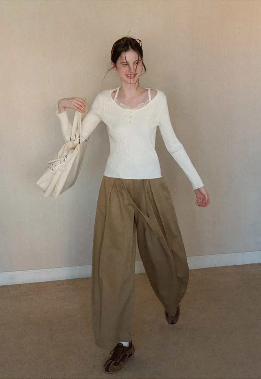 Wide leg pleated casual pants with tie waist design