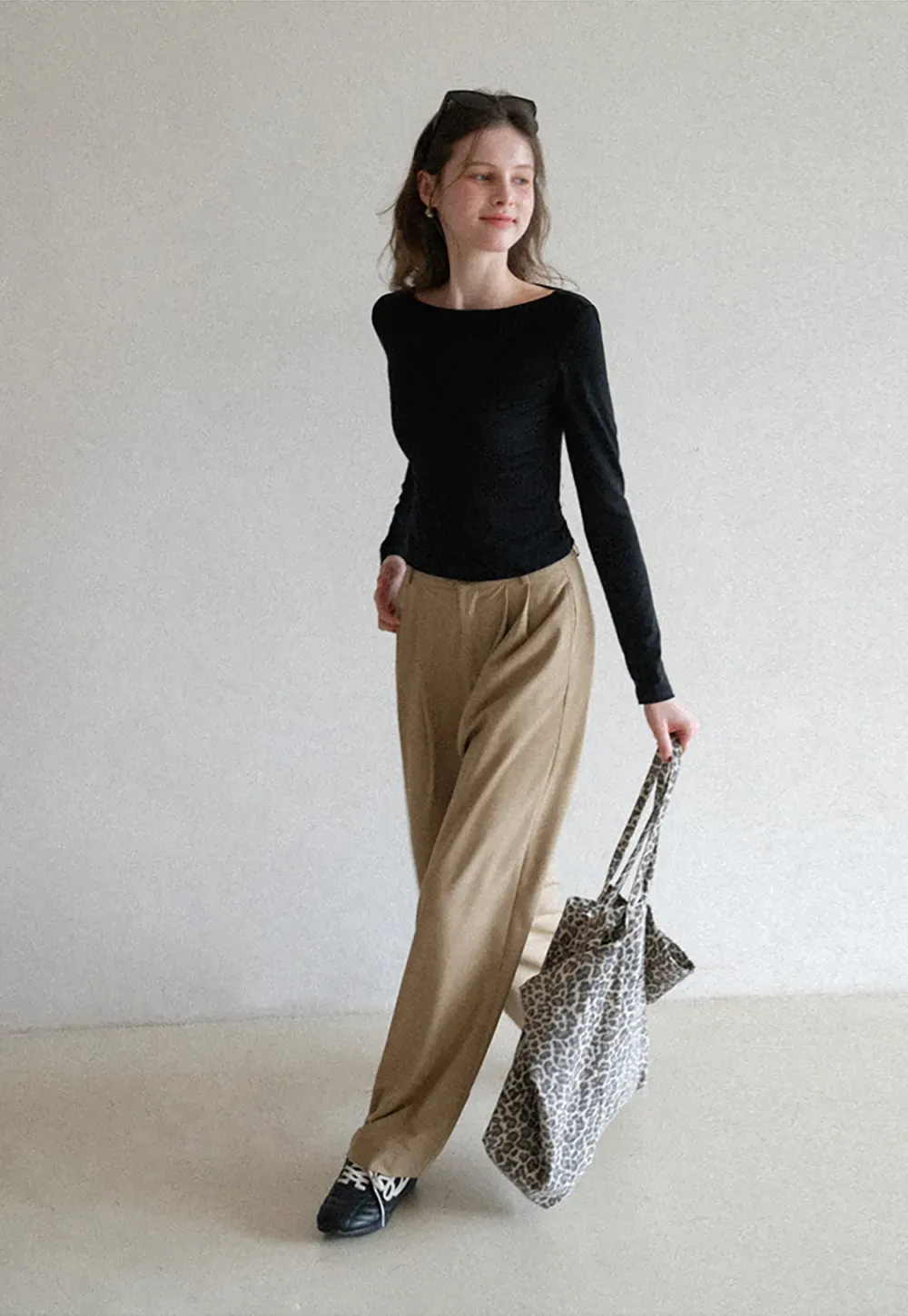 Wide leg pleated casual pants with front pockets