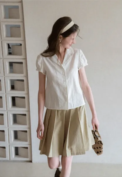 Short Sleeve Shirt with Collar and Button Front