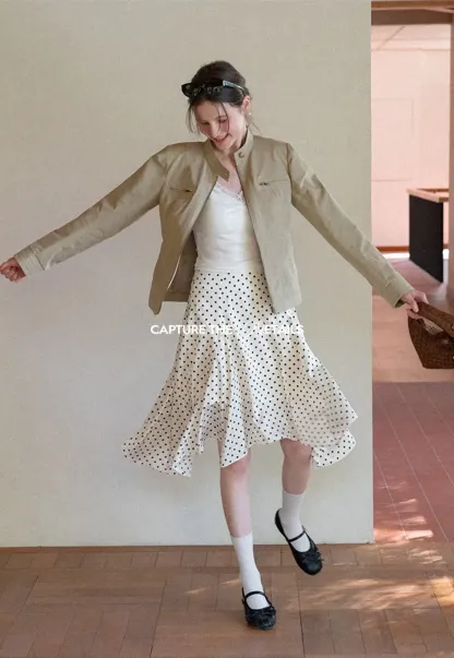 Short jacket with stand collar and front pockets