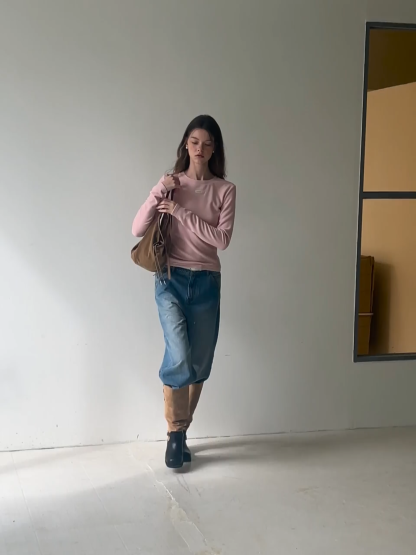 Women Simple Long Sleeve Knit Top with Logo Patch