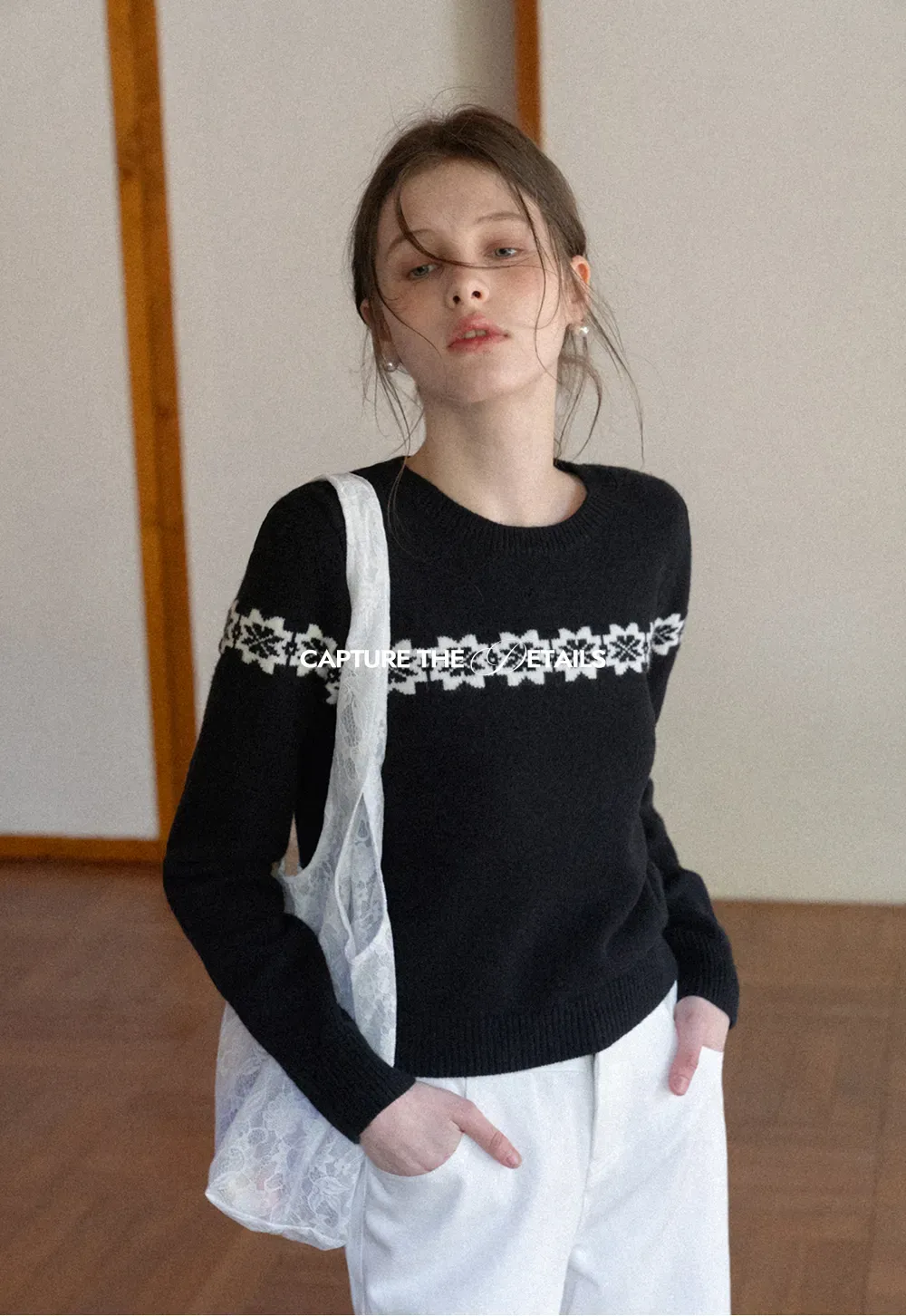 Round Neck Sweater with Snowflake Pattern Design