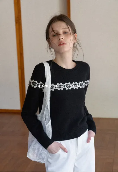 Round Neck Sweater with Snowflake Pattern Design