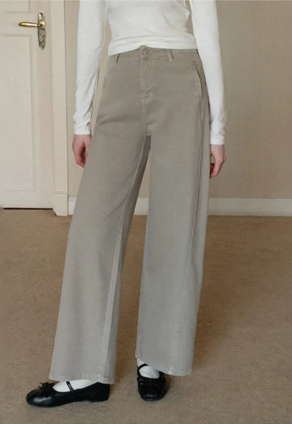 Wide leg high waist denim jeans with belt loop design