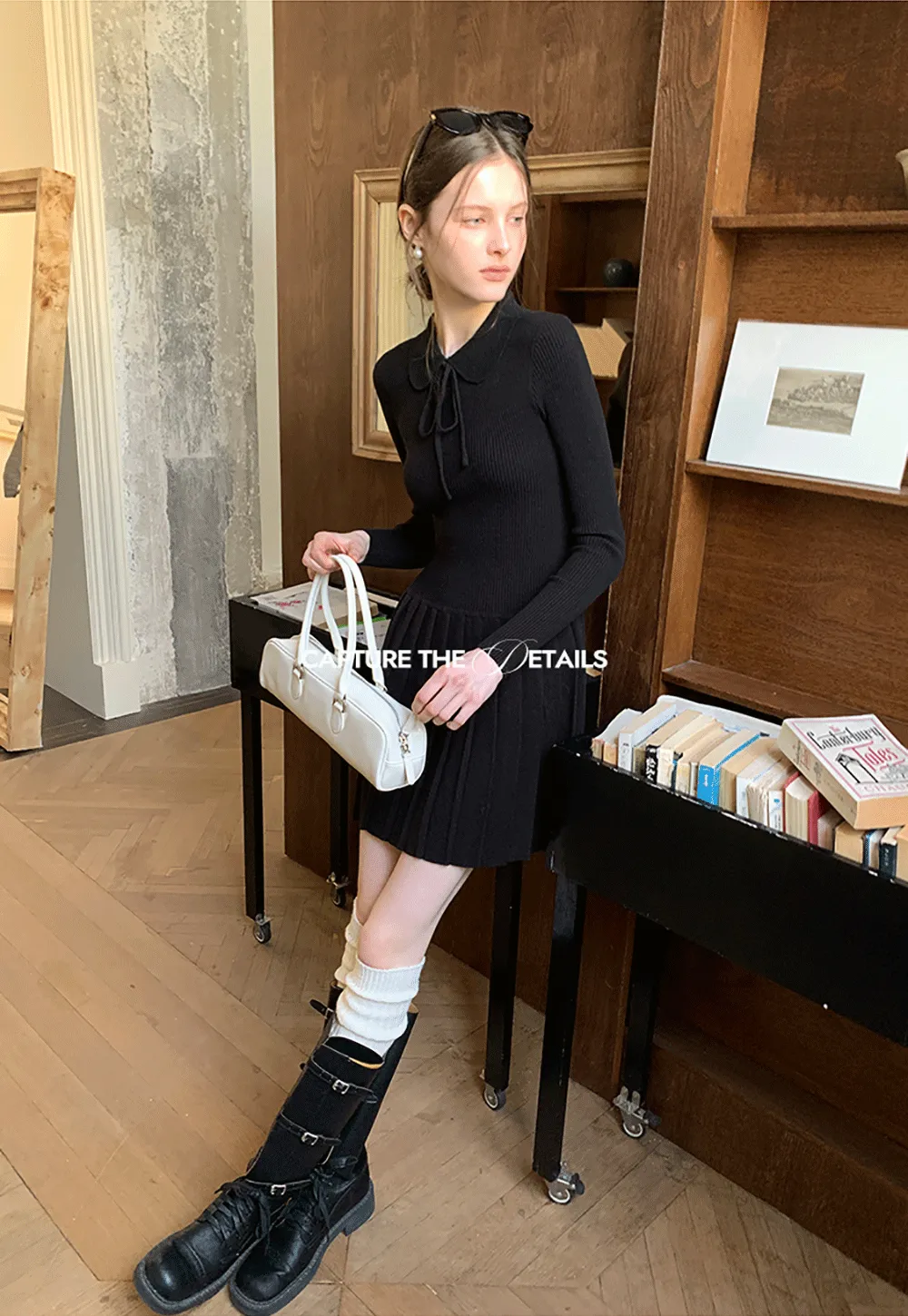 Elegant Knit Dress with Bow Detail and Flared Hem