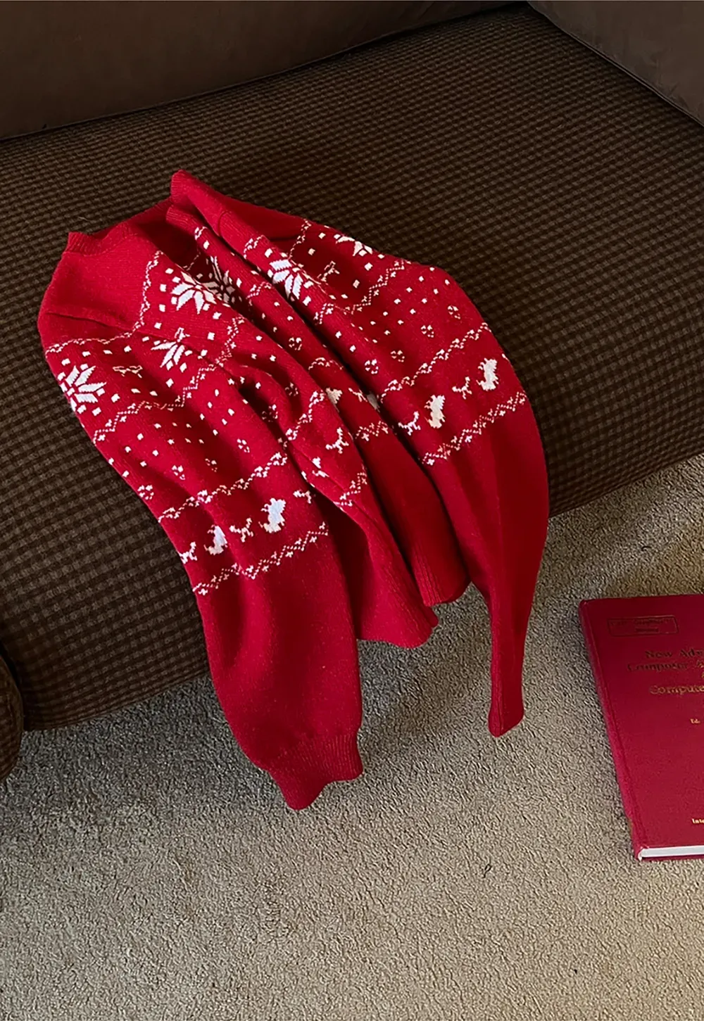 Winter Snowflake Knit Sweater with Round Neck Design