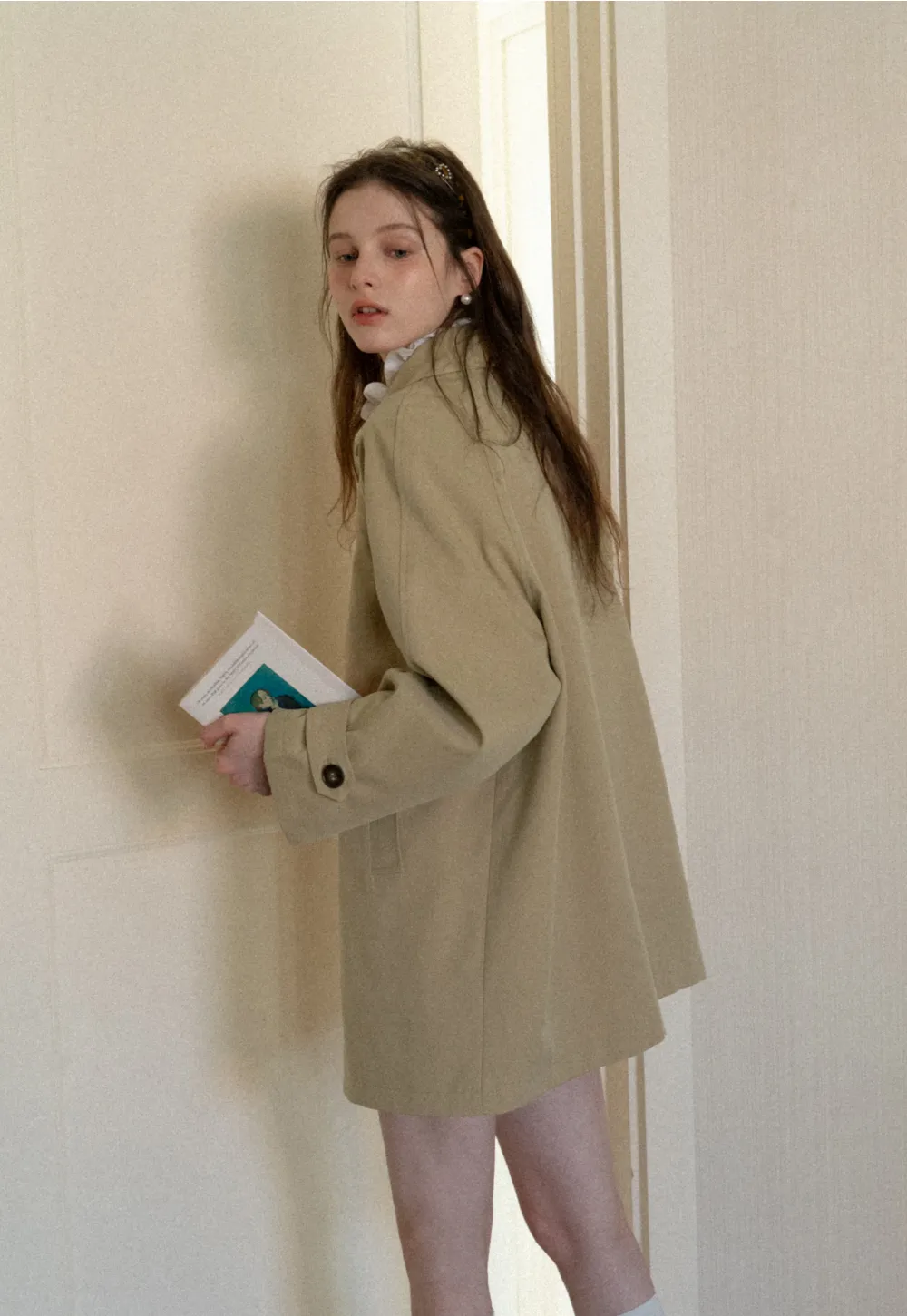 Elegant Trench Coat with Button Detailing and Pockets