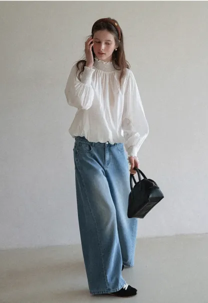 Wide leg denim jeans with high waist design