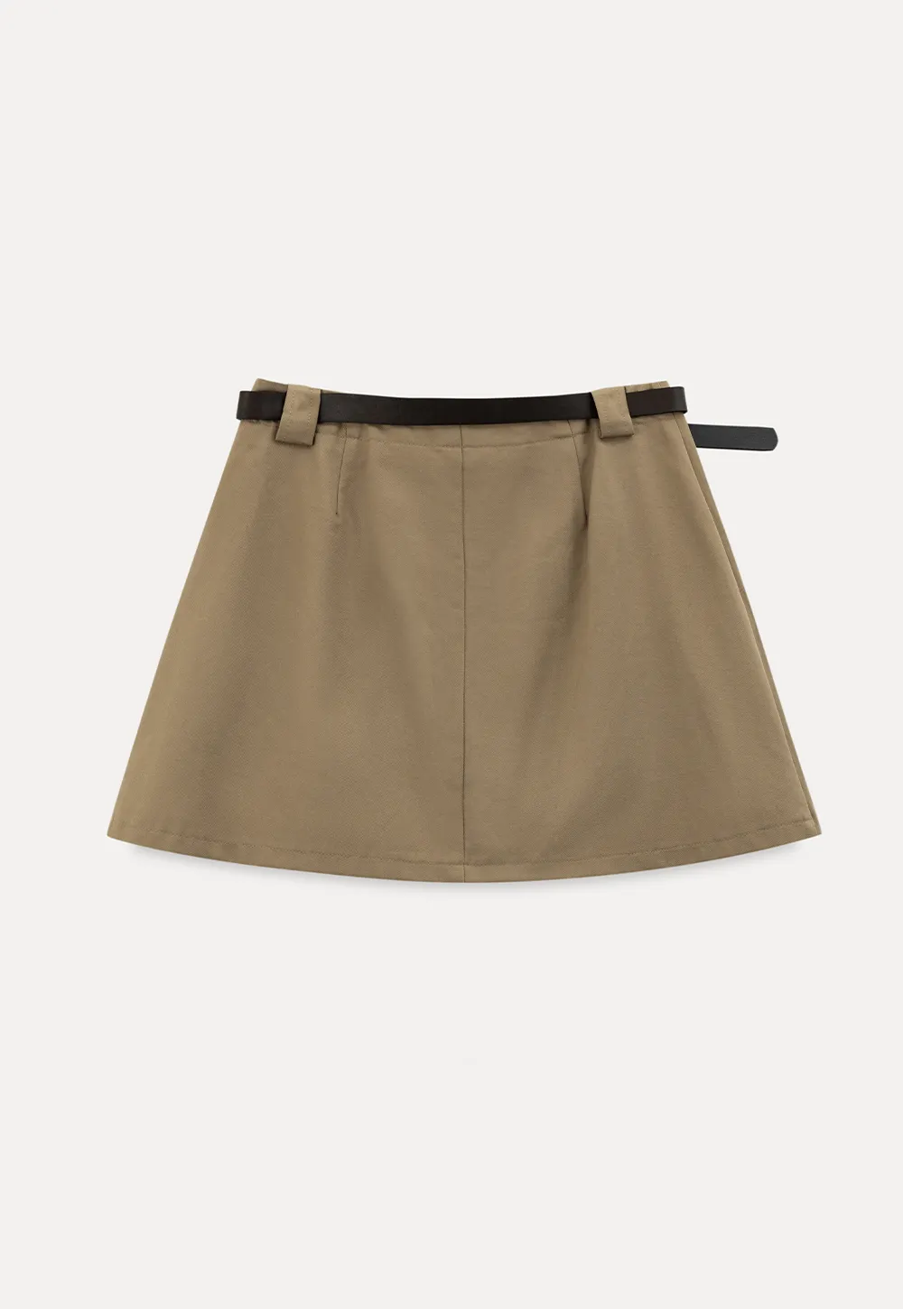 Pleated short skirt with belt loop and buckle