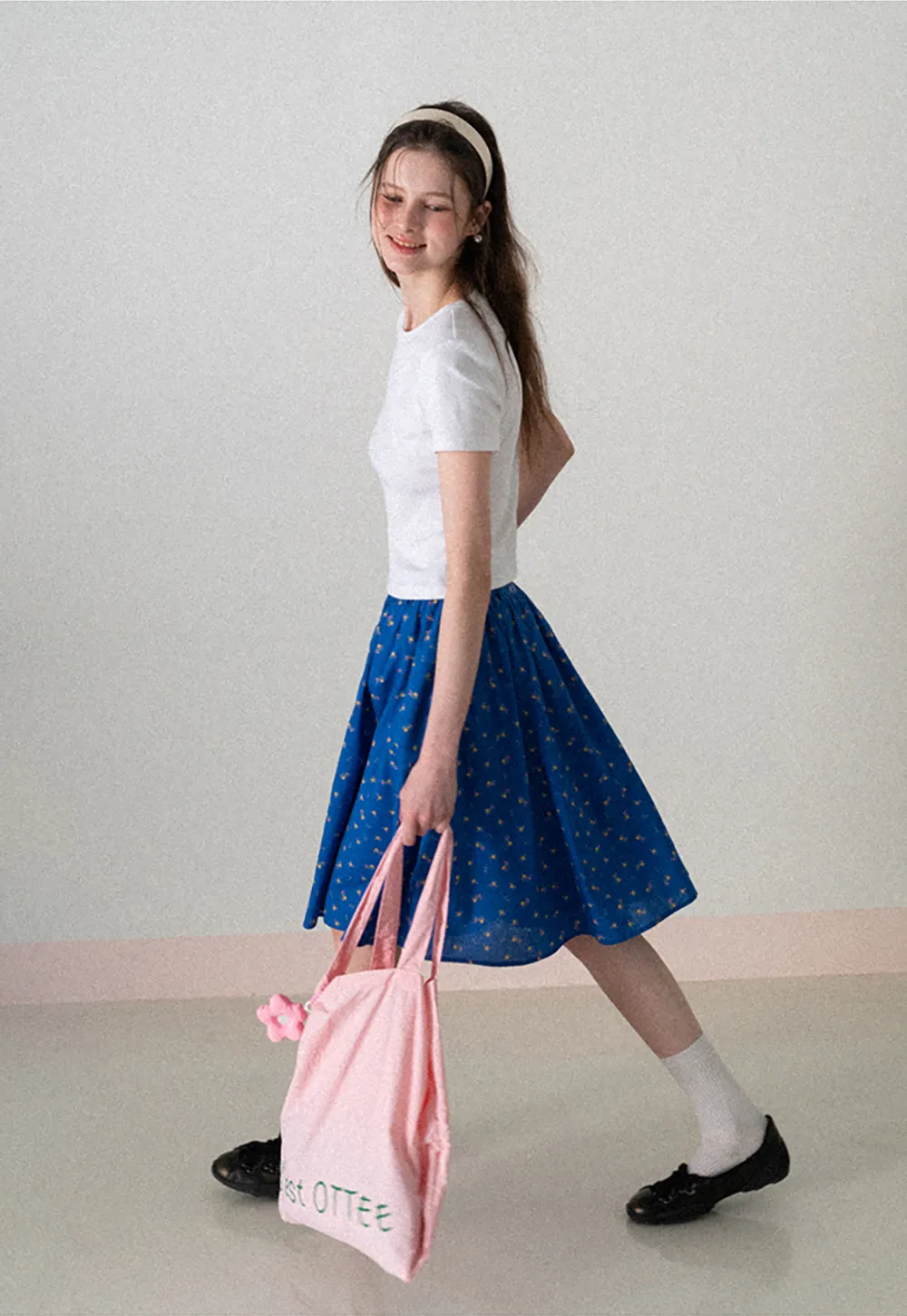 A-line skirt with floral print and elastic waist