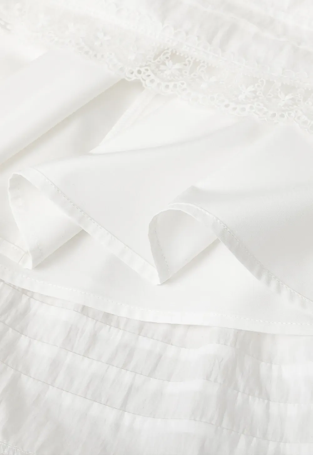 Tiered long skirt with lace trim