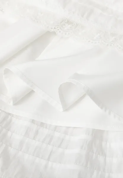 Tiered long skirt with lace trim