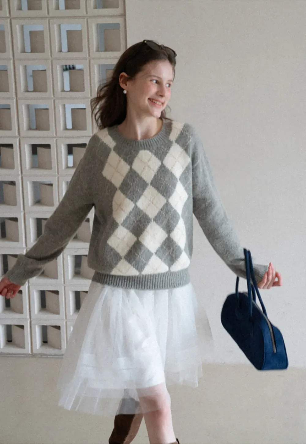 Classic diamond pattern wool knit sweater for casual wear