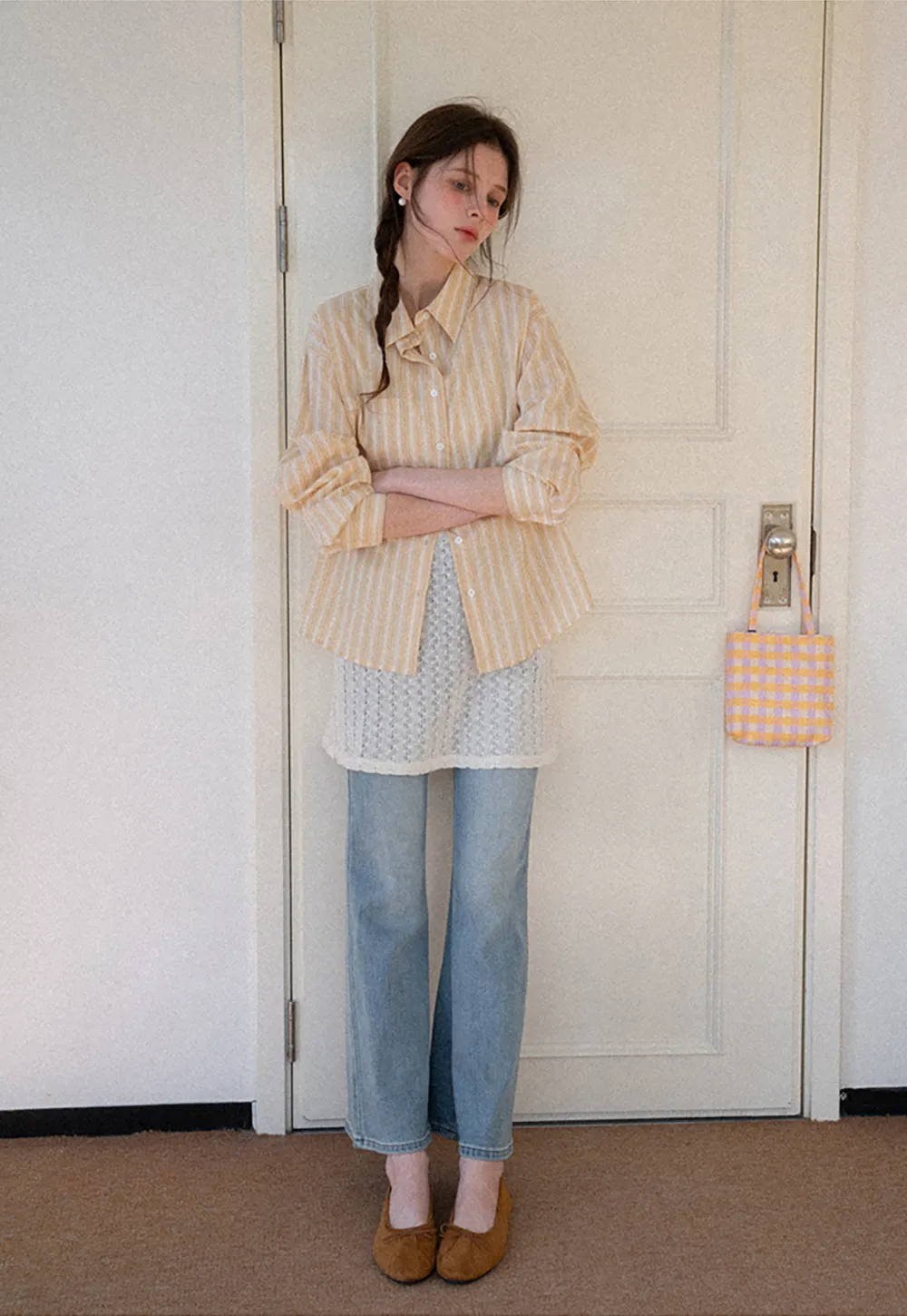 knitted sleeveless tank top with lace trim and button details