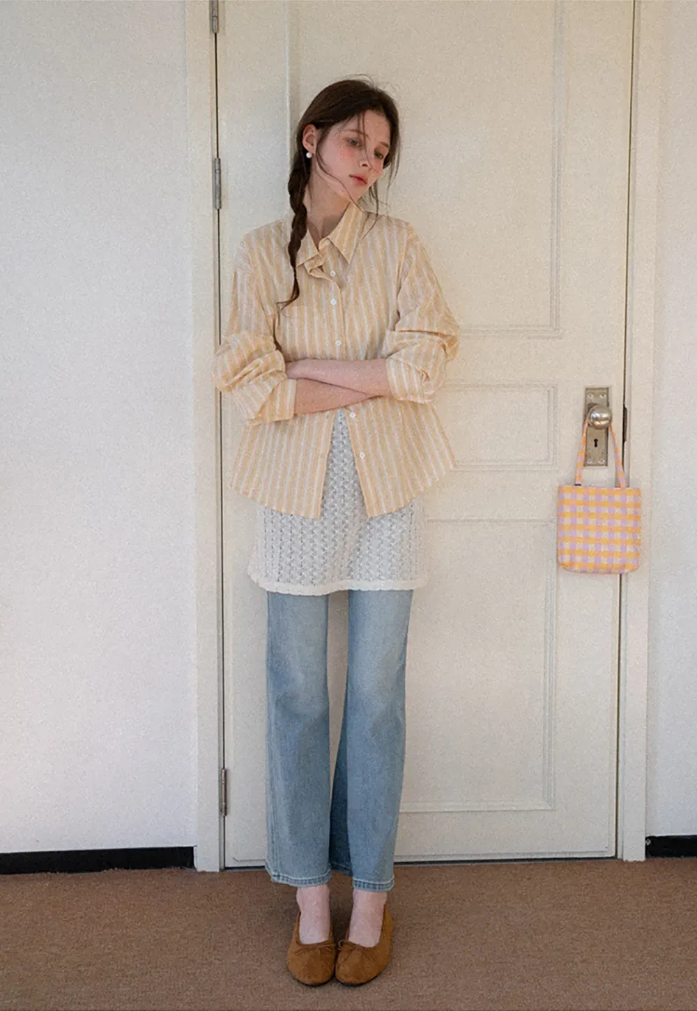 knitted sleeveless tank top with lace trim and button details