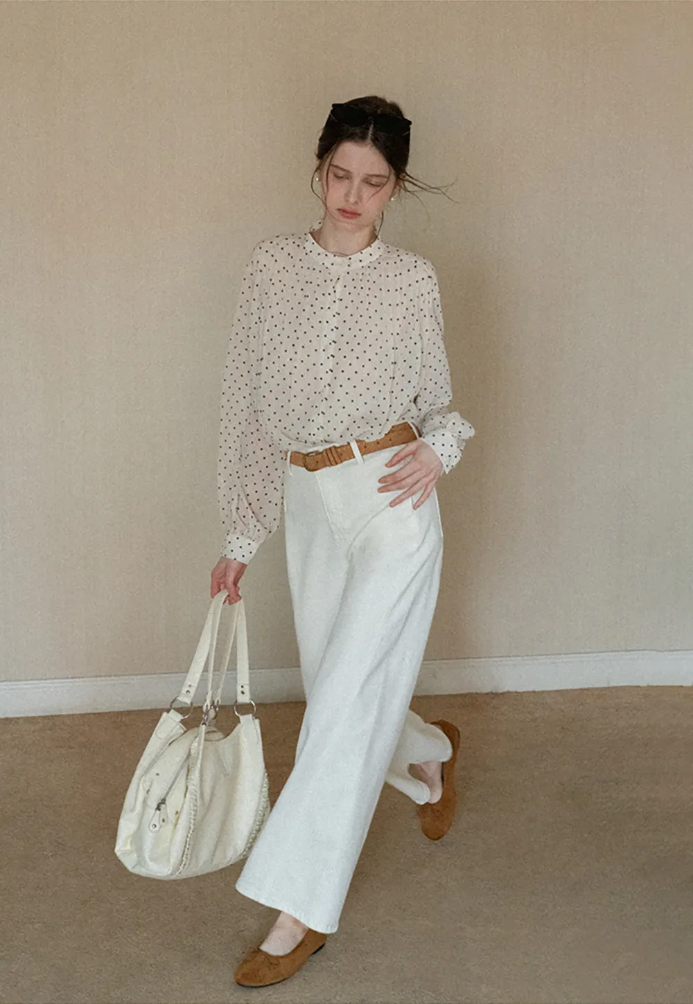 Elegant Blouse with Delicate Dot Pattern and Puffed Sleeves