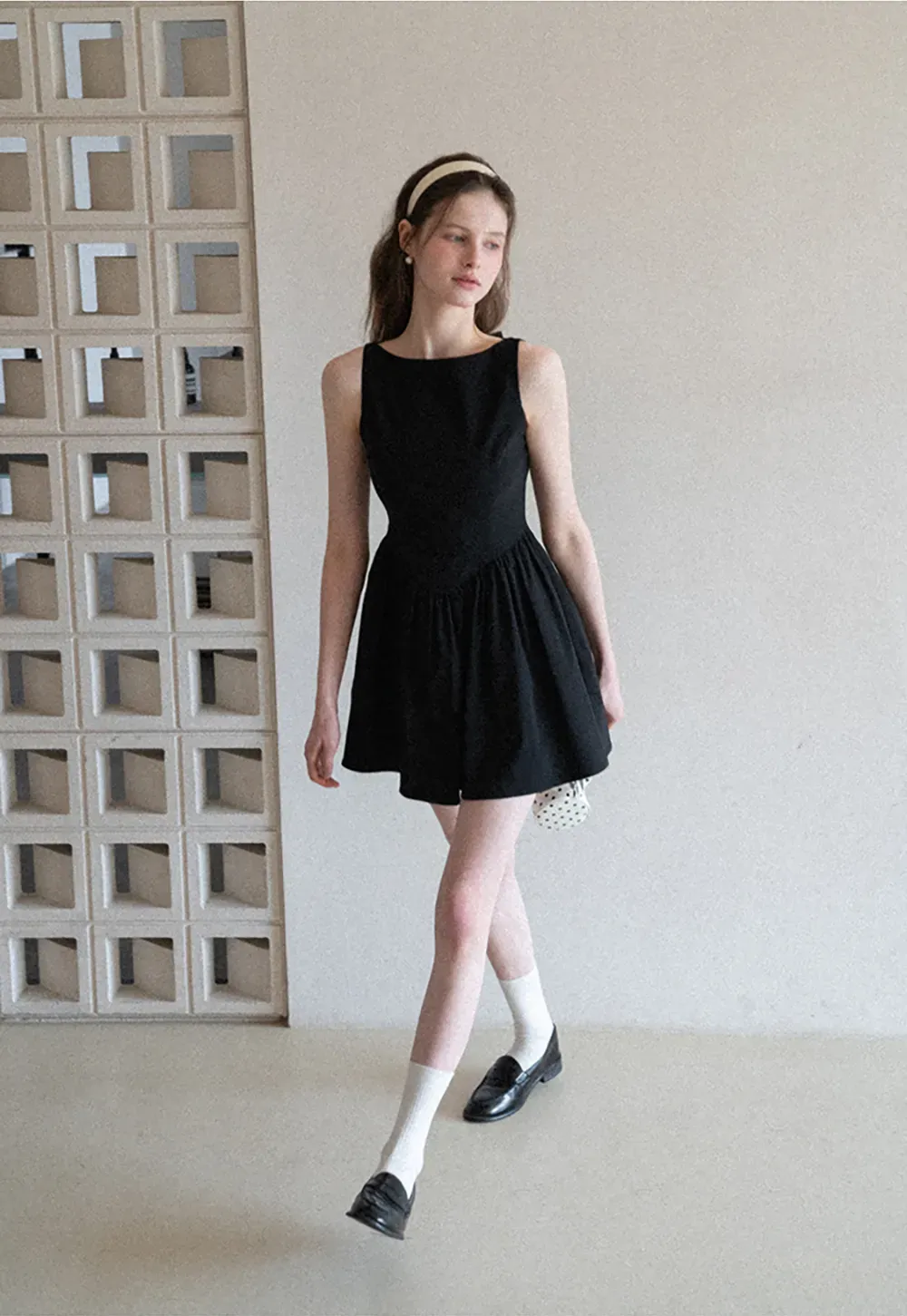 Sleeveless dress with back bow detail