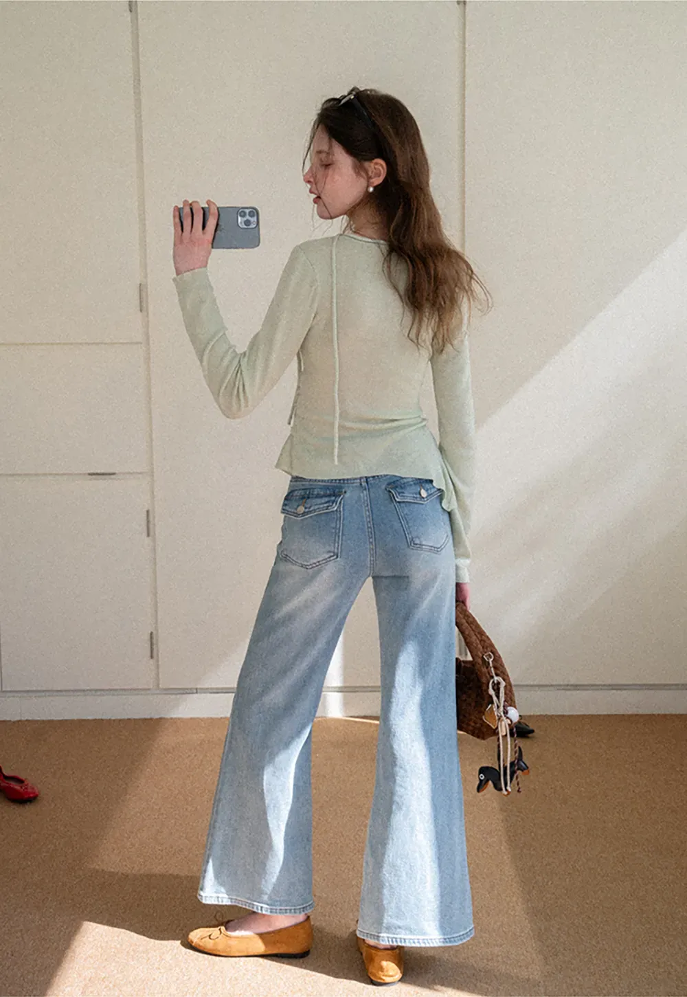 flared high waist jeans with back pocket design