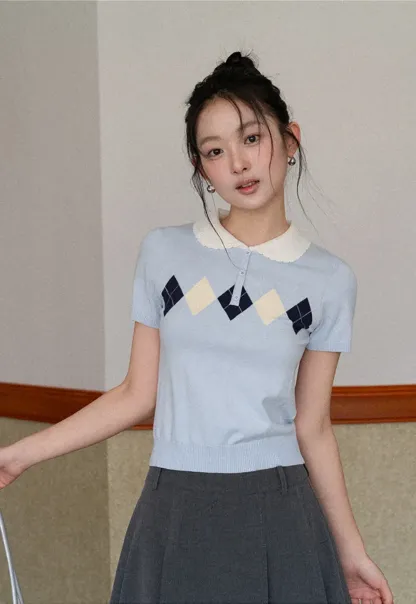 Knitted Short Sleeve Sweater with Collar and Diamond Pattern