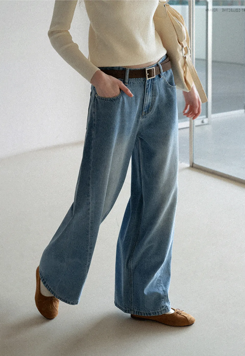 Wide leg denim jeans with high waist design